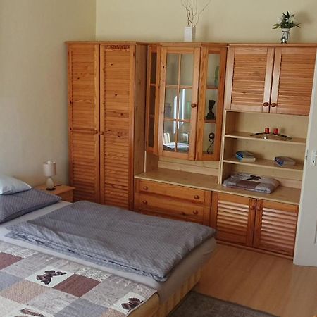 Hegyalja Apartman Залаэгерсег Экстерьер фото