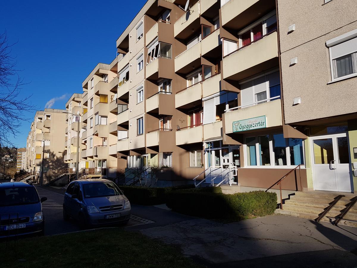 Hegyalja Apartman Залаэгерсег Экстерьер фото
